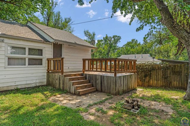 5718 SW 14th ST, Topeka, KS 66604