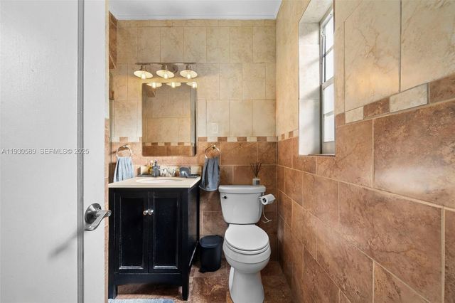 555 NE 73rd St, Miami, FL 33138