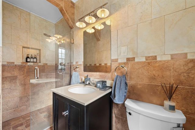 555 NE 73rd St, Miami, FL 33138