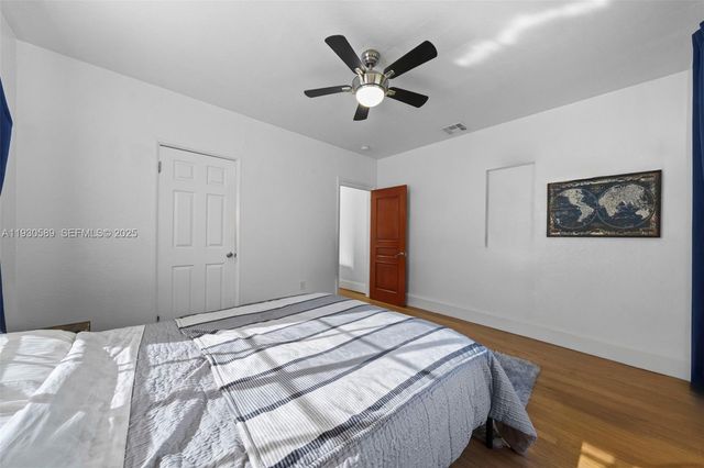 555 NE 73rd St, Miami, FL 33138