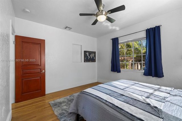 555 NE 73rd St, Miami, FL 33138