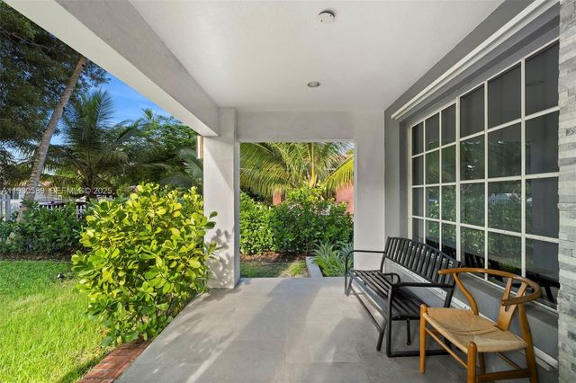 555 NE 73rd St, Miami, FL 33138