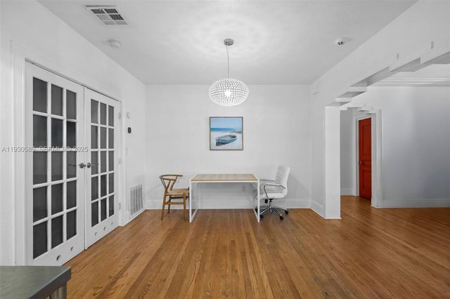 555 NE 73rd St, Miami, FL 33138