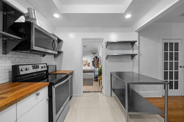 555 NE 73rd St, Miami, FL 33138