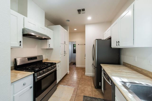3609 20th Ave, Sacramento, CA 95820