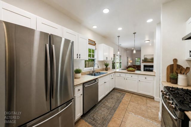 3609 20th Ave, Sacramento, CA 95820
