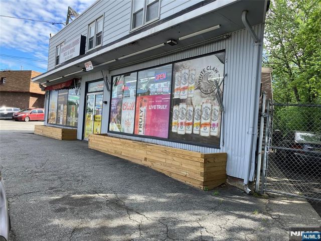 545 Mola Boulevard, Elmwood Park, NJ 07407