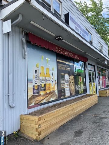 545 Mola Boulevard, Elmwood Park, NJ 07407