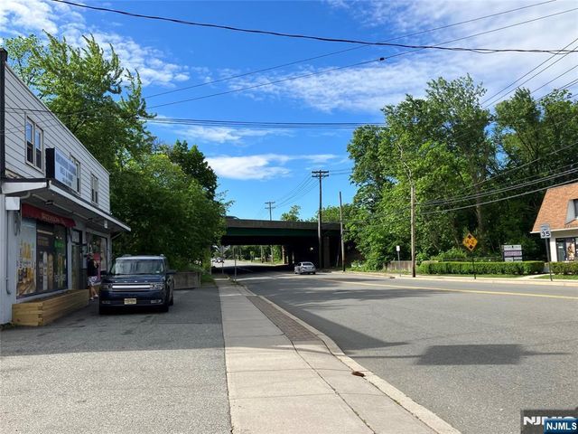 545 Mola Boulevard, Elmwood Park, NJ 07407