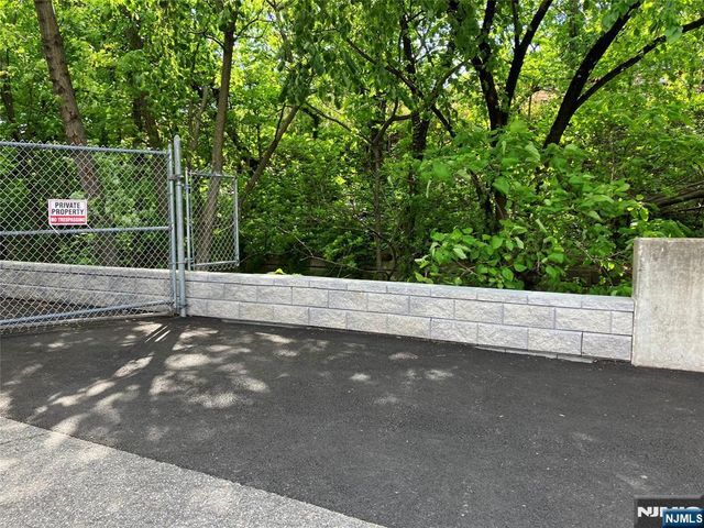 545 Mola Boulevard, Elmwood Park, NJ 07407