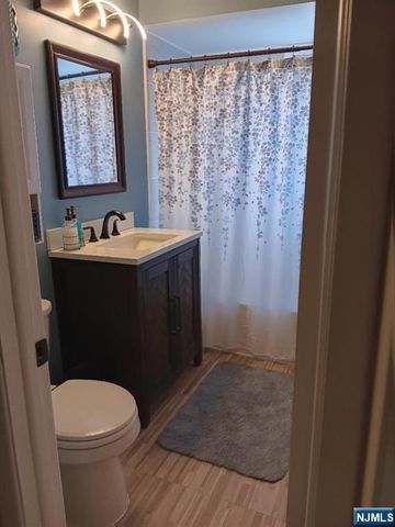 545 Mola Boulevard, Elmwood Park, NJ 07407