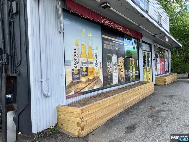 545 Mola Boulevard, Elmwood Park, NJ 07407