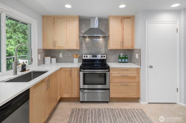 11828 NE 103rd Place, Kirkland, WA 98033