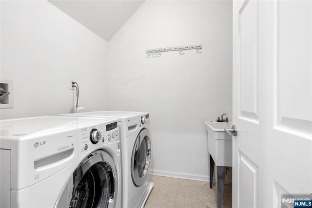 338 Oswego Court, West New York, NJ 07093