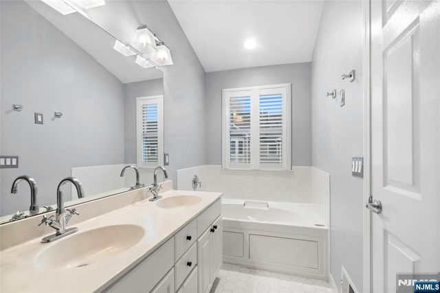 338 Oswego Court, West New York, NJ 07093