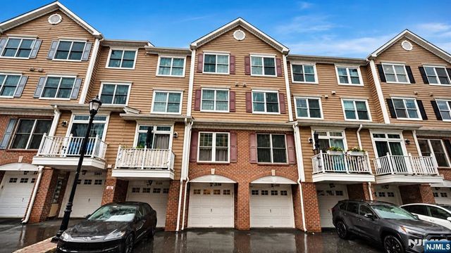 338 Oswego Court, West New York, NJ 07093