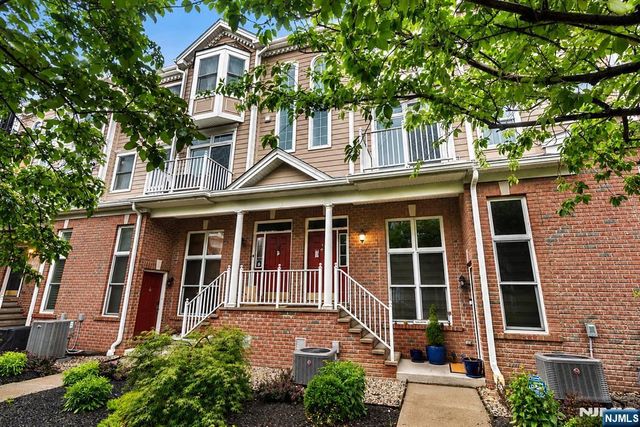338 Oswego Court, West New York, NJ 07093