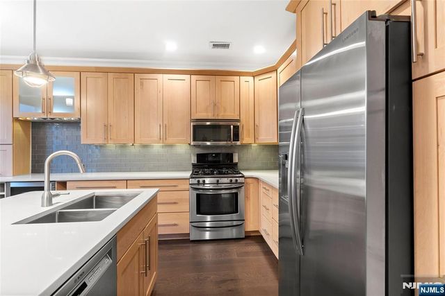 338 Oswego Court, West New York, NJ 07093