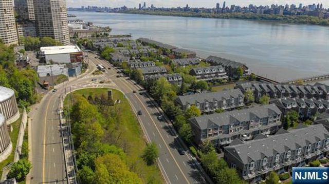 338 Oswego Court, West New York, NJ 07093