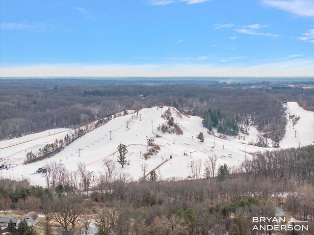 6522 Skyridge Drive NE, Belmont, MI 49306