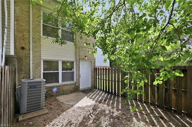 1529 Darren CIR, Portsmouth, VA 23701