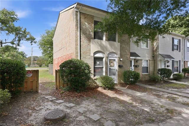 1529 Darren CIR, Portsmouth, VA 23701