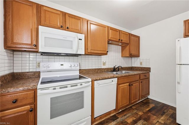 1529 Darren CIR, Portsmouth, VA 23701