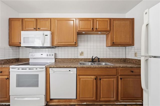 1529 Darren CIR, Portsmouth, VA 23701