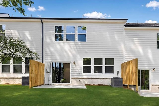 2046 Presley Point, Lawrenceville, GA 30044