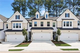 2046 Presley Point, Lawrenceville, GA 30044