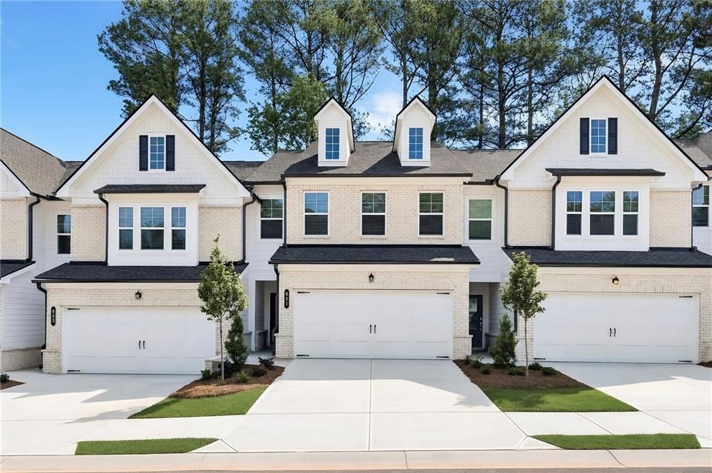 2046 Presley Point, Lawrenceville, GA 30044