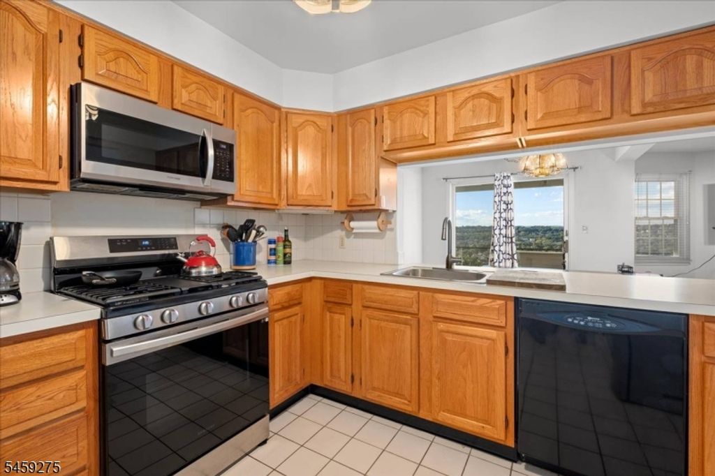 62 Amethyst Ln, Paterson City, NJ 07501 — exterior