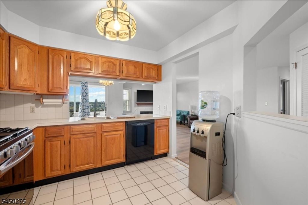 62 Amethyst Ln, Paterson City, NJ 07501 — photo 2
