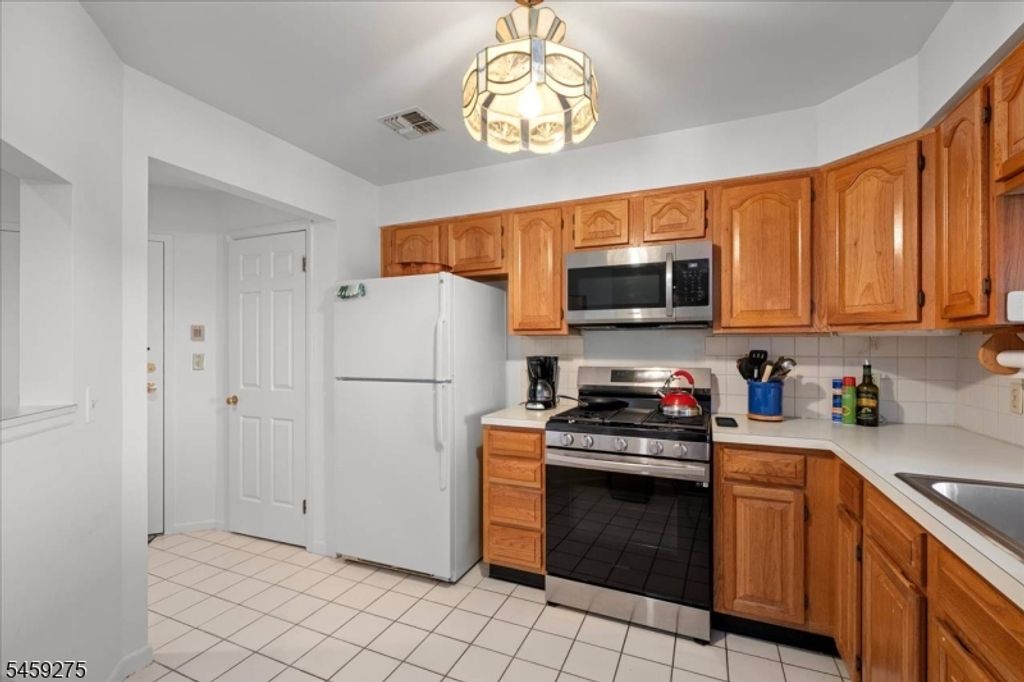 62 Amethyst Ln, Paterson City, NJ 07501 — photo 3