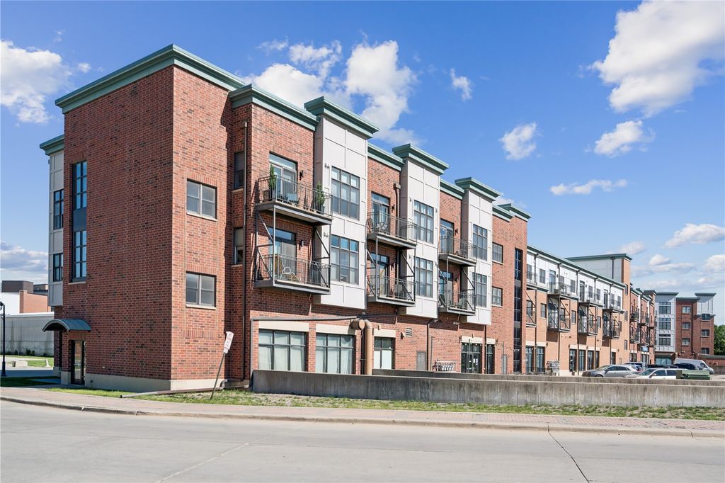 843 Quarry Road 318, Coralville, IA 52241