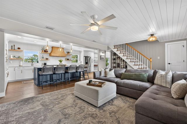 4626 BAY CREST DRIVE, Tampa, FL 33615