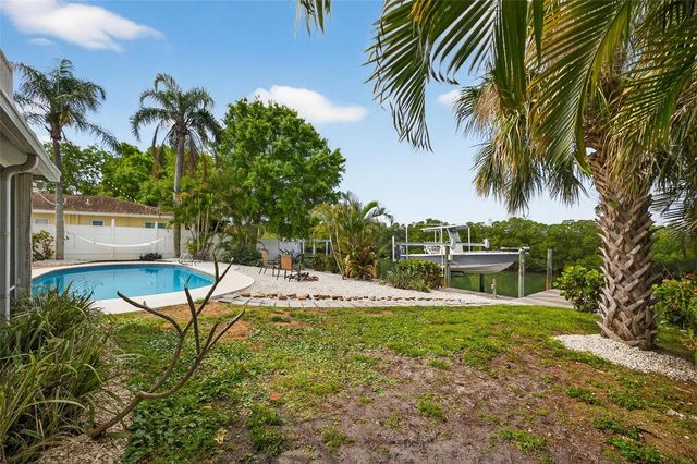 4626 BAY CREST DRIVE, Tampa, FL 33615