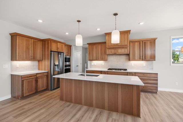 17924 Headwaters Drive, Lakeville, MN 55044