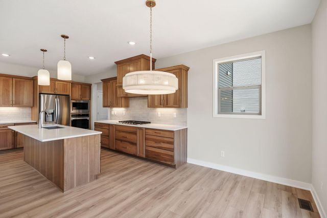 17924 Headwaters Drive, Lakeville, MN 55044