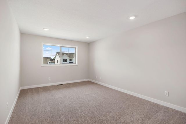 17924 Headwaters Drive, Lakeville, MN 55044