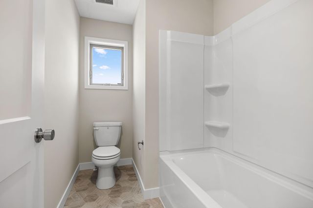 17924 Headwaters Drive, Lakeville, MN 55044