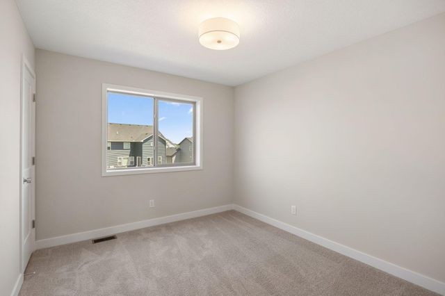 17924 Headwaters Drive, Lakeville, MN 55044