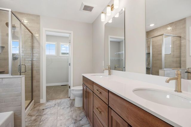 17924 Headwaters Drive, Lakeville, MN 55044