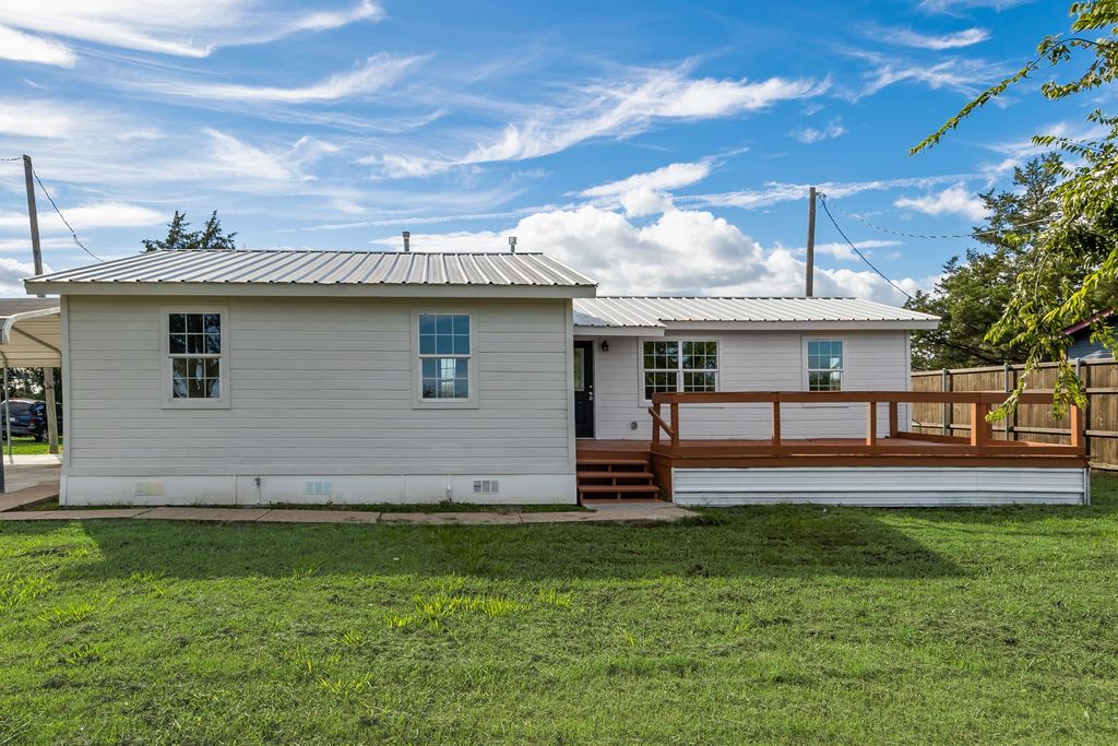 307 S Elm Street, Leonard, TX 75452