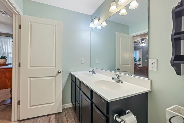 2023 Brokeshire Dr, White House, TN 37188
