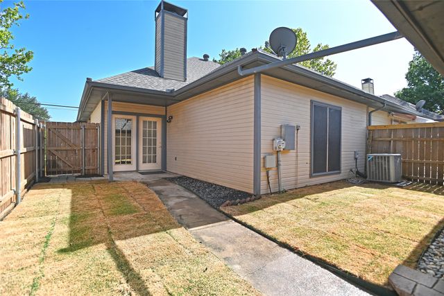 145 E Windsor Drive, Denton, TX 76209