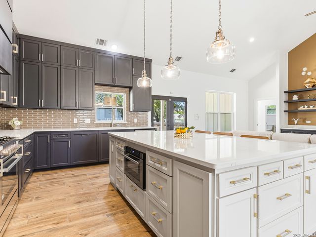 915 BURR RD, Terrell Hills, TX 78209