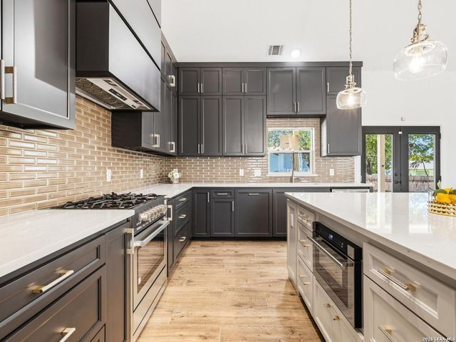 915 BURR RD, Terrell Hills, TX 78209