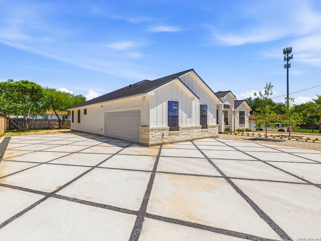 915 BURR RD, Terrell Hills, TX 78209