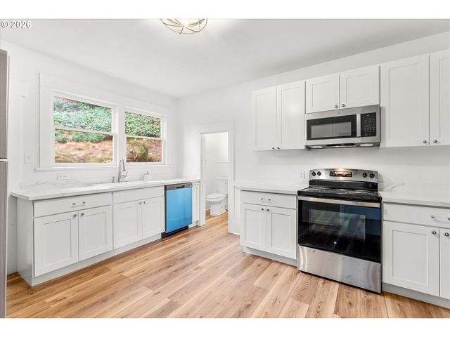 1016 CENTER St, Oregon City, OR 97045